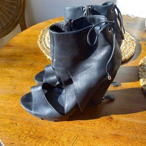 Rare Camille Skovgaard black leather zip heels 38